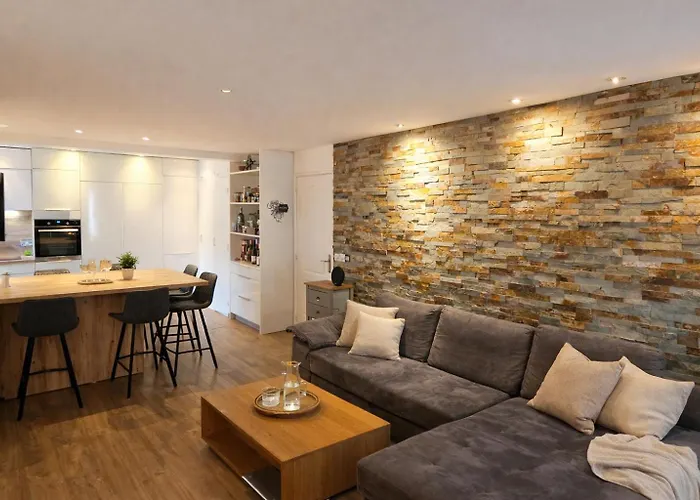 Private Pool House , 10min Cannes בית נופש *